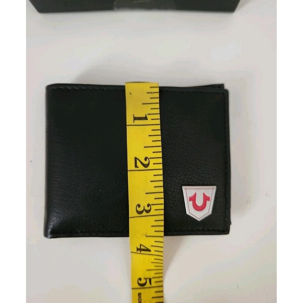 True Religion Genuine Leather RFID Blocking men's Wallet Black‎
